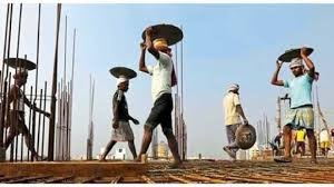 बांधकाम कामगारांनी कोणत्याही आमिषाला बळी पडू नये